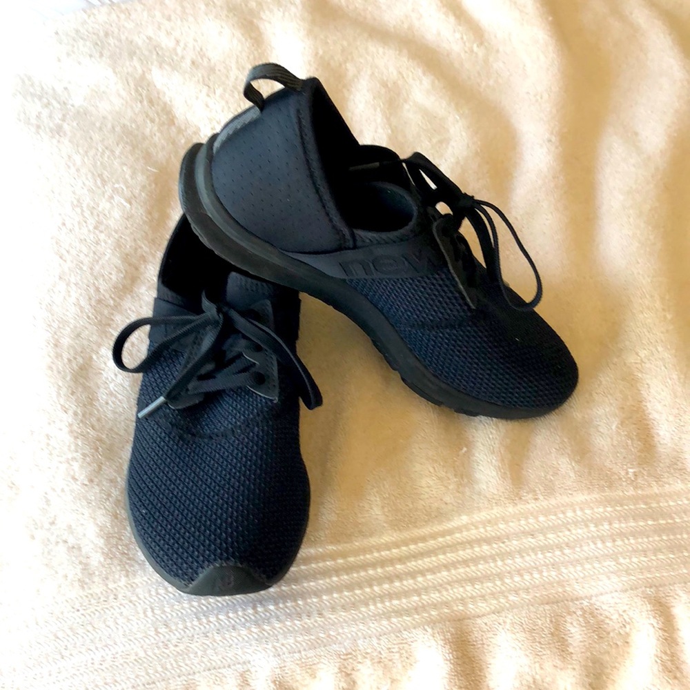 NEW BALANCE FUELCORE NERGIZE WOMAN TRAINING SHOES.